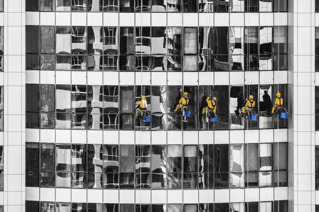 Cleaning windows ona a high building